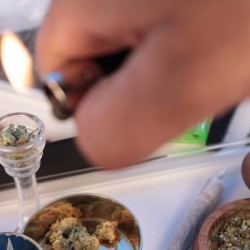 Cannabis-Missbrauch | Ein Überblick über das Rauschmittel und Folgen Cannabis-Konsum | Unterschiedliche Wege: als Joint, in der Pfeife, aus der Bong © Sublimages/Fotolia