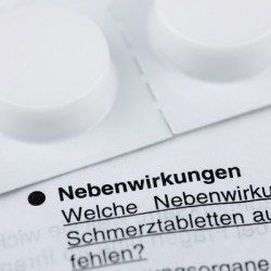 Diclofenac im Schnellüberblick: Anwendungsgebiete, Darreichung, Nebenwirkungen Beachten Sie die Nebenwirkungen von Diclofenac © rrrob/fotolia