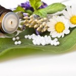 Homöopathische Mittel bei Erkältung und anderen leichten Krankheiten sind beliebt wie nie - doch wirken sie? (© Sonja Birkelbach / Fotolia)