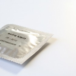 Wiederkehrender Genitalherpes – wenn das Immunsystem schwach wird… Kondome schützen © Tino Baab - Fotolia.com