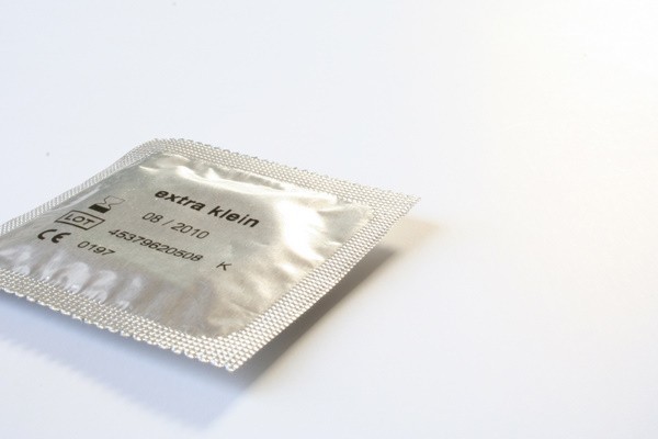 Wiederkehrender Genitalherpes - Kondome schützen (© Tino Baab - Fotolia.com)
