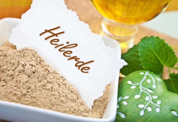 Heilerde beim Heilpraktiker (© PhotoSG / Fotolia)