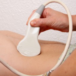 Abdomensonographie – was genau wird da gemacht? Abdomensonographie / Ultraschall des Bauchraums (© Klaus Eppele / Fotolia)