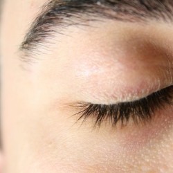Lidstraffung – was muss man als Interessent wissen? Augenlid & Augenpartie: jugendlich straff (© Thomas Francois / Fotolia)