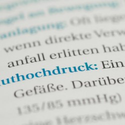 Blutverdünnende Medikamente: Arten und Einsatzgebiete Blutverdünnende Medikamente bei Bluthochdruck (© papalapapp - Fotolia.com)