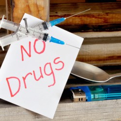 Drogenentzug – Behandlung von Drogensucht Drogenentzug: Totalentzug oder Entzug mit medikamentöser Hilfe? (© Vladimir Tyutin / Fotolia)
