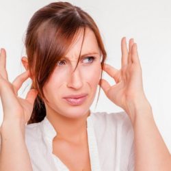 Klopfen im Ohr – Tinnitus, Entzündung, Hörsturz? Dumpes, unregelmäßiges Klopfen im Ohr links / rechts - was kann die Ursache sein? Stress? (© detailblick / Fotolia)