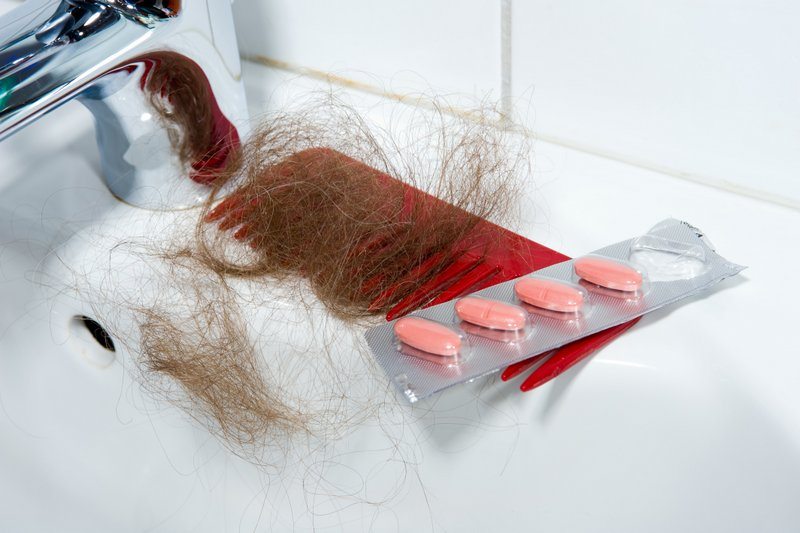 Eisenpräparate gegen Haarausfall wegen Eisenmangel (© Firma V / Fotolia)