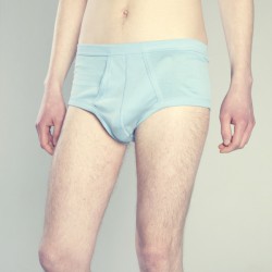 Erektionsschwierigkeiten: Das große Tabu > Wenn der Penis nicht mehr richtig hart / steif wird Erektionsschwierigkeiten: Den meisten Männern ist ein 'Hänger' äußerst peinlich. Kaum jemand mag darüber reden, wenn der Penis nicht mehr richtig hart / steif wird. Schwierigkeiten mit dem Erigieren des Gliedes sind jedoch alles andere als selten. (© just_do_it / Fotolia)