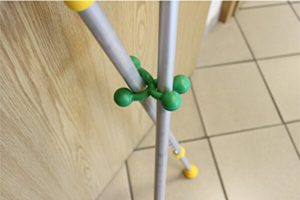 Gehhilfen / Krücken fixieren Gehhilfen / Krücken fixieren
