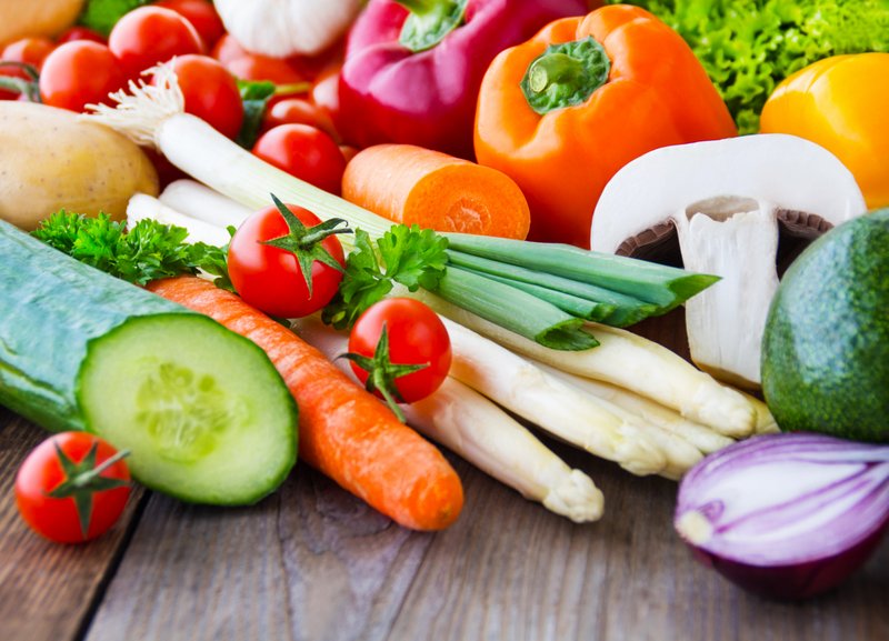 Gemüse spielt eine wichtige Rolle bei der ausreichenden Versorgung mit Vitalstoffen / Mikronährstoffen in der Ernährung (© PhotoSG - Fotolia)