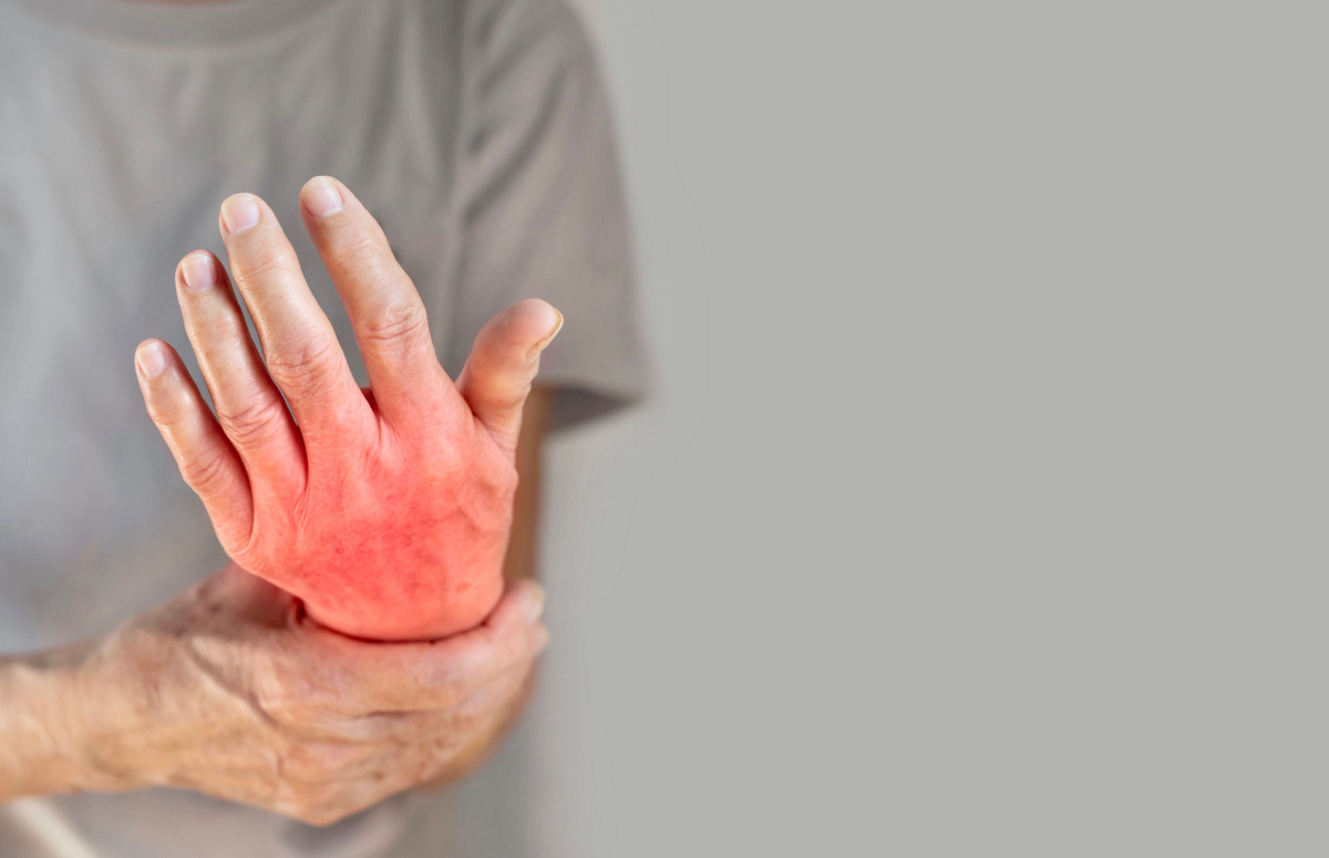 Hand und Handgelenk schmerzen (© ZayNyi / stock.adobe.com)