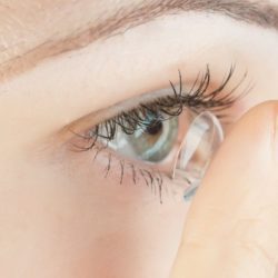Sphärisch, asphärisch, torisch, multifokal – <br>was heißt das bei Kontaktlinsen? Kontaktlinsen: sphärisch, asphärisch, torisch, multifokal - Welche Linse für welchen Zweck? (© mashe / Fotolia)