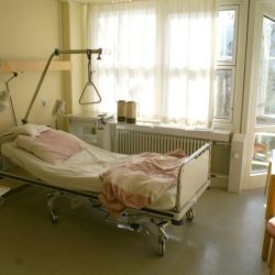 Private Krankenhauszusatzversicherungen –<br>Wann/wofür machen diese Zusatzversicherungen Sinn? Krankenhauszusatzversicherungen / stationäre Zusatzversicherungen: Chefarzt? Einzelbettzimmer oder Zweibettzimmer? (© Thaut Images / Fotolia)