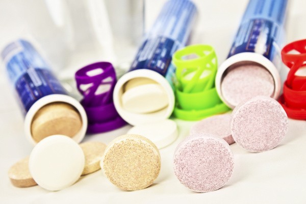 Mineralstoffmangel? - Viele Verbraucher führen ihrem Körper zusätzliche Vitamine und Mineralstoffe zu, um jeden Mangel auszuschließen. Oft ist das jedoch gar nicht nötig, zumindest nicht im Gießkannenprinzip. (© Pixelot - Fotolia.com)