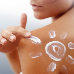 Mittel gegen Sonnenbrand Mittel gegen Sonnenbrand (© Markomarcello - Fotolia.com)
