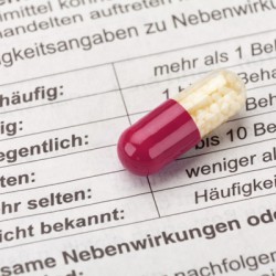 Iatrogene Krankheiten durch Nebenwirkung und falsche Medikamentation Iatrogene Erkrankungen durch Nebenwirkung und falsche Medikamentation? (© Henry Schmitt - Fotolia.com)