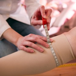 Stützstrümpfe gegen Thrombosen Stützstrümpfe nach Maß gegen Thrombose (© klick61 - Fotolia.com)