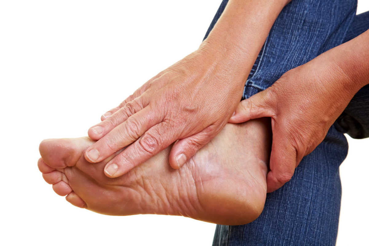 Was hilft gegen Fußschmerzen? (© Robert Kneschke / Fotolia)